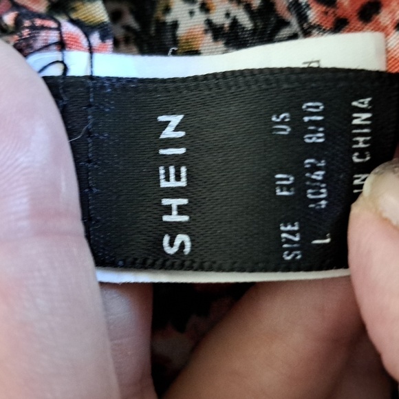 Shein Classic Frilled Neck Flutter Sleeve Ditsy Floral Print Top Size La… - Picture 5 of 9